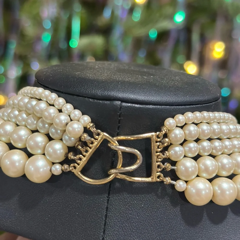 Vintage Signed Monet Chocker . Shell Pearls Woman’s Designer Necklace - Picture 2 of 4